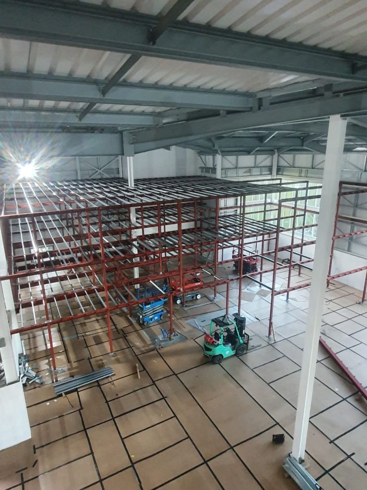 Bracknell 25th March 2020 - Mezzanine platform assembly begins .jpg